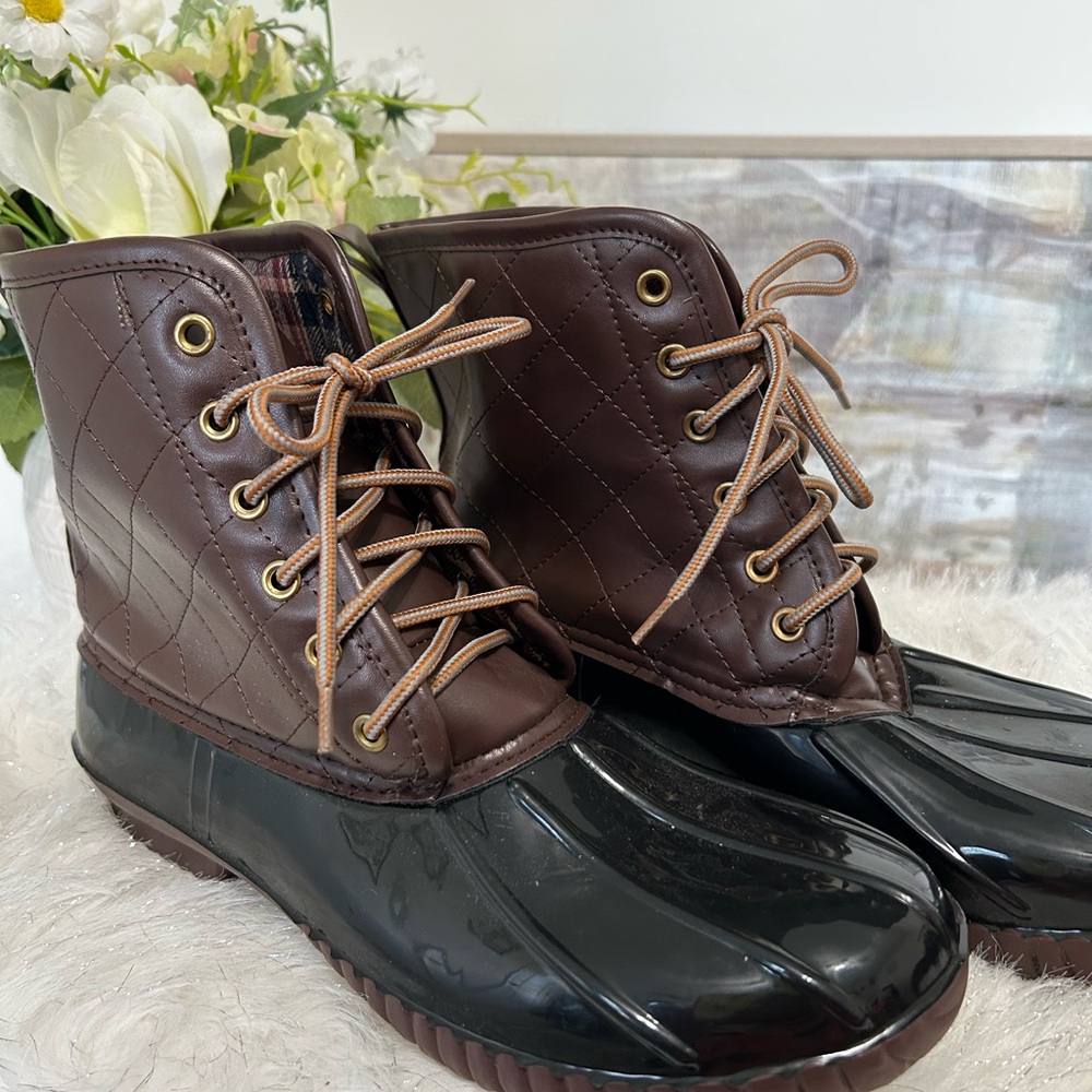 NEW Unbranded Women’s Quilted Duck Boots - Black and Brown, Size 11